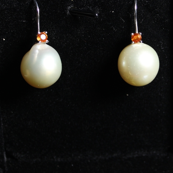 18k Pearl and Sapphire Drop Earrings - Picture 10 of 14